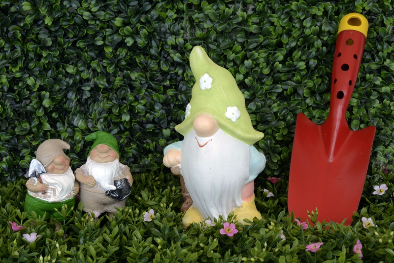 jardinerie-TRANS EN PROVENCE-min_garden-gnome-1404358